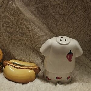 Chili Pepper Boxer And Hamburger Ceramic Salt Shaker